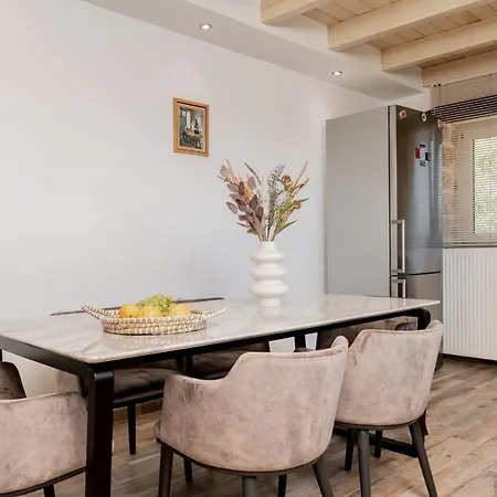 Di Pietra * Литакия